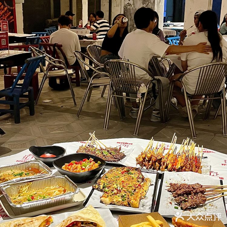 任何人不知道五一这家烧烤店我都会伤心！巨好吃