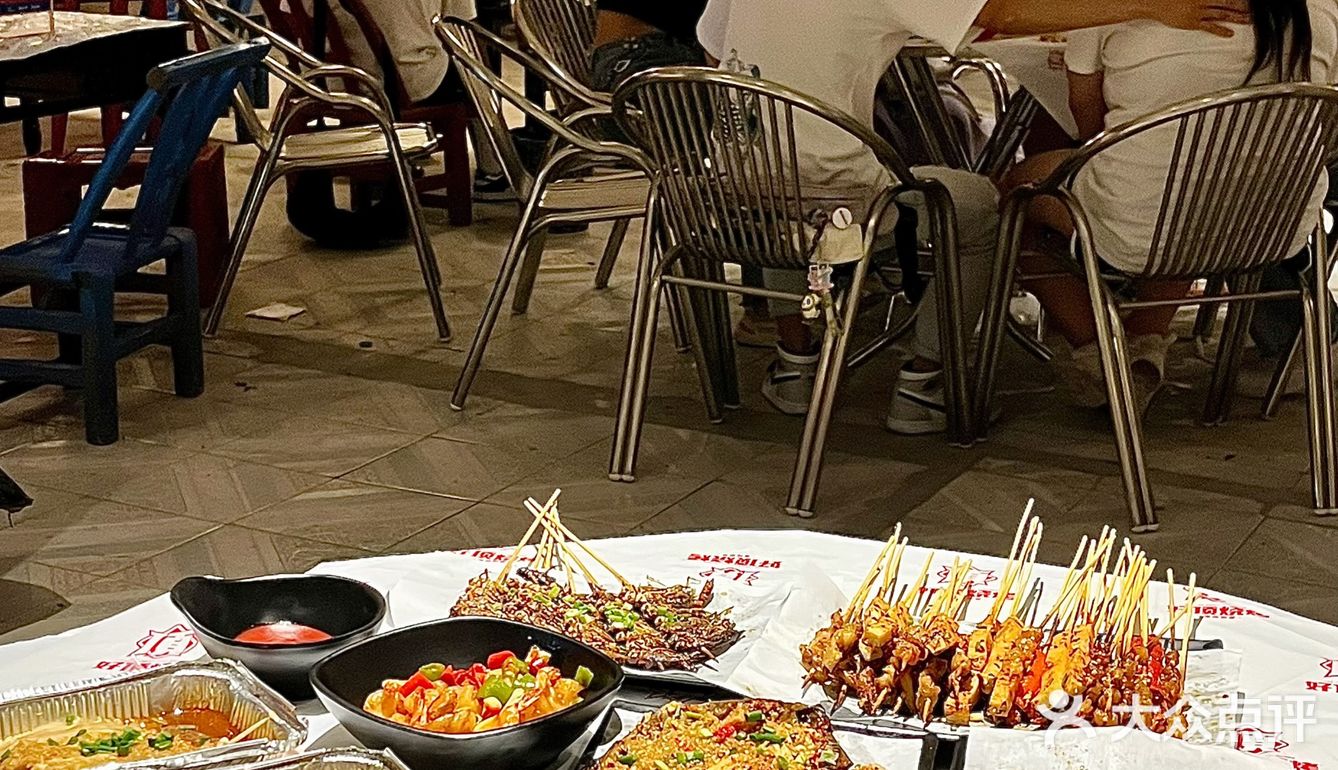 任何人不知道五一这家烧烤店我都会伤心！巨好吃