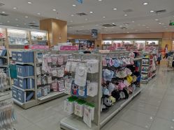 -爱婴室(上海嘉定罗宾森广场店)