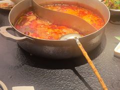 招牌非遗酸菜锅底-滇牛云南火锅(桂林路店)
