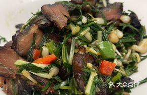 Wild Green Onion Stir-fried with Soy Sauce Meat