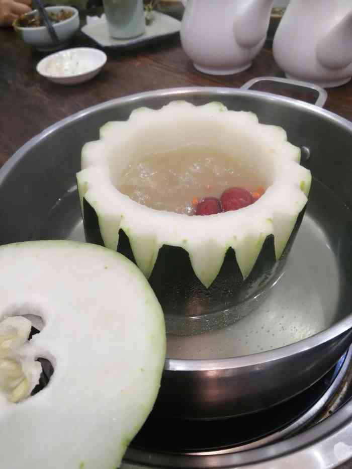 粤本色冬瓜盅主题餐厅(燕汇广场店)-"带着妈妈来吃冬瓜盅,店里现在搞