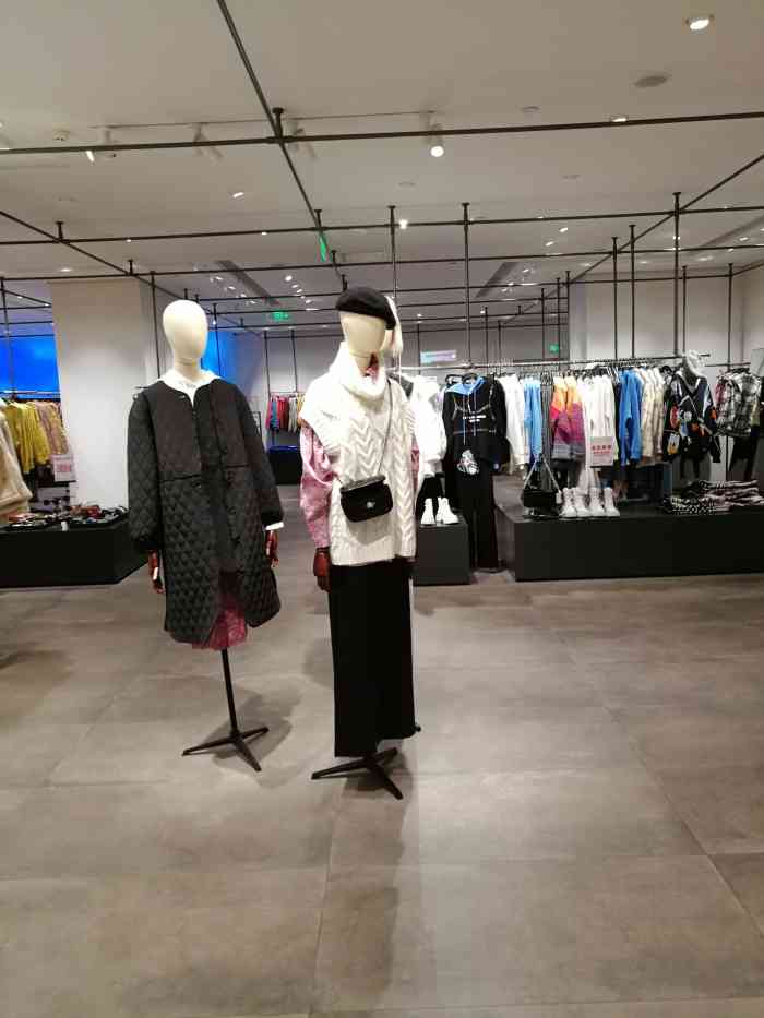 urban revivo(水游城店)-"水游城的ur就位于水游城的一楼,要是坐地.