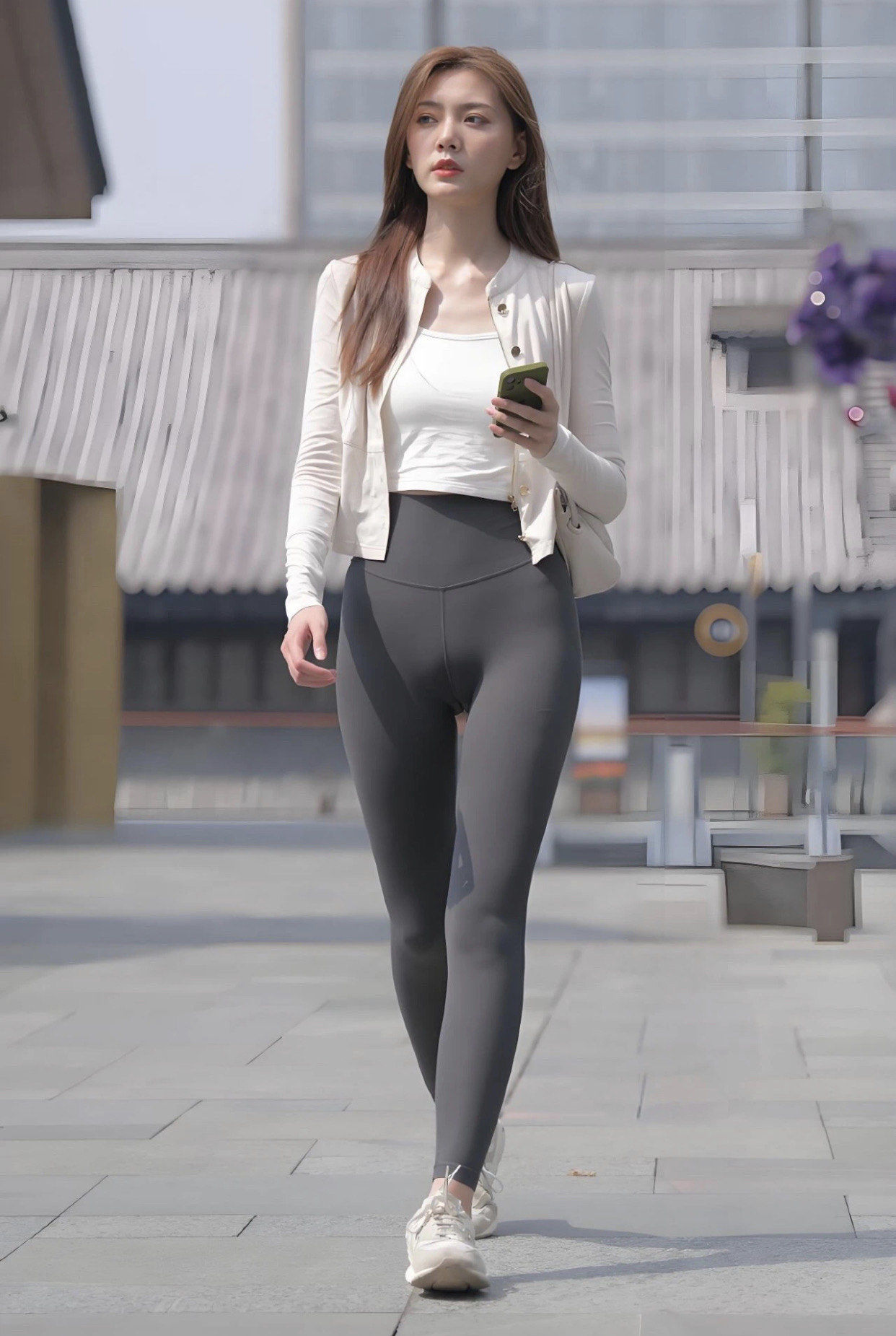 深灰色紧身瑜伽裤配大月牙清新与性感的碰撞!