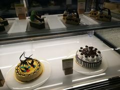 -百灵希尔顿逸林酒店大堂吧