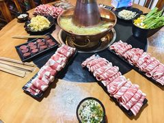 -果松木炭酸菜铜火锅·外婆参鸡汤