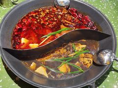 菌汤鸳鸯锅-五里关火锅(上海鑫耀·光环Live店)