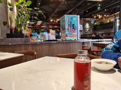 大堂-渝是乎酸菜鱼·川渝小炒(新世界百货望京店)