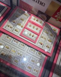 -周生生Chow Sang Sang(新世界店)