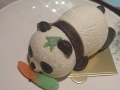 -雍容荟帝王蟹活龙虾展台自助(IFS黑金店)