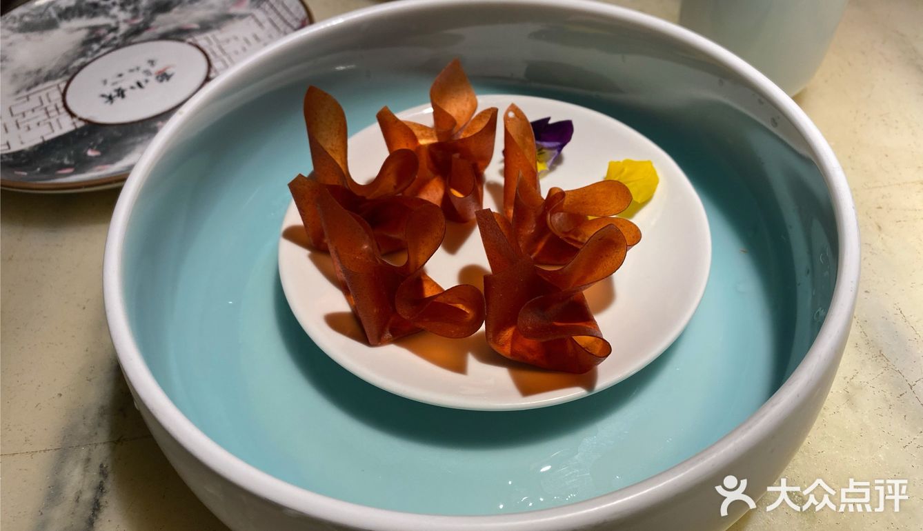 吃惯了家里的大鱼大肉，出来尝尝鲜[糖果]