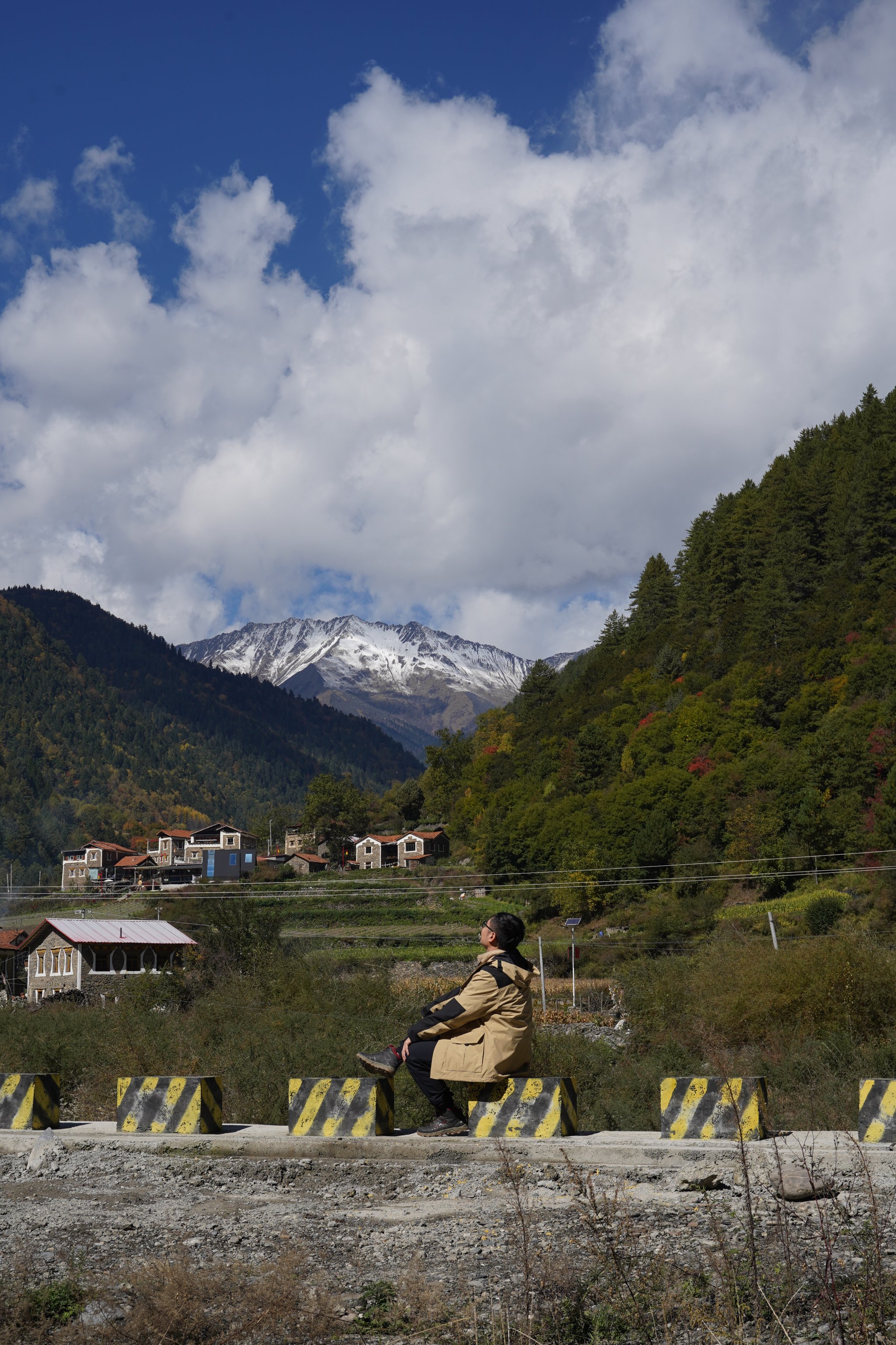 理县猛古村霸王山图片