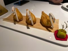 天鹅榴莲酥-领鲜天下·焗海鲜·花胶鸡(天目里店)