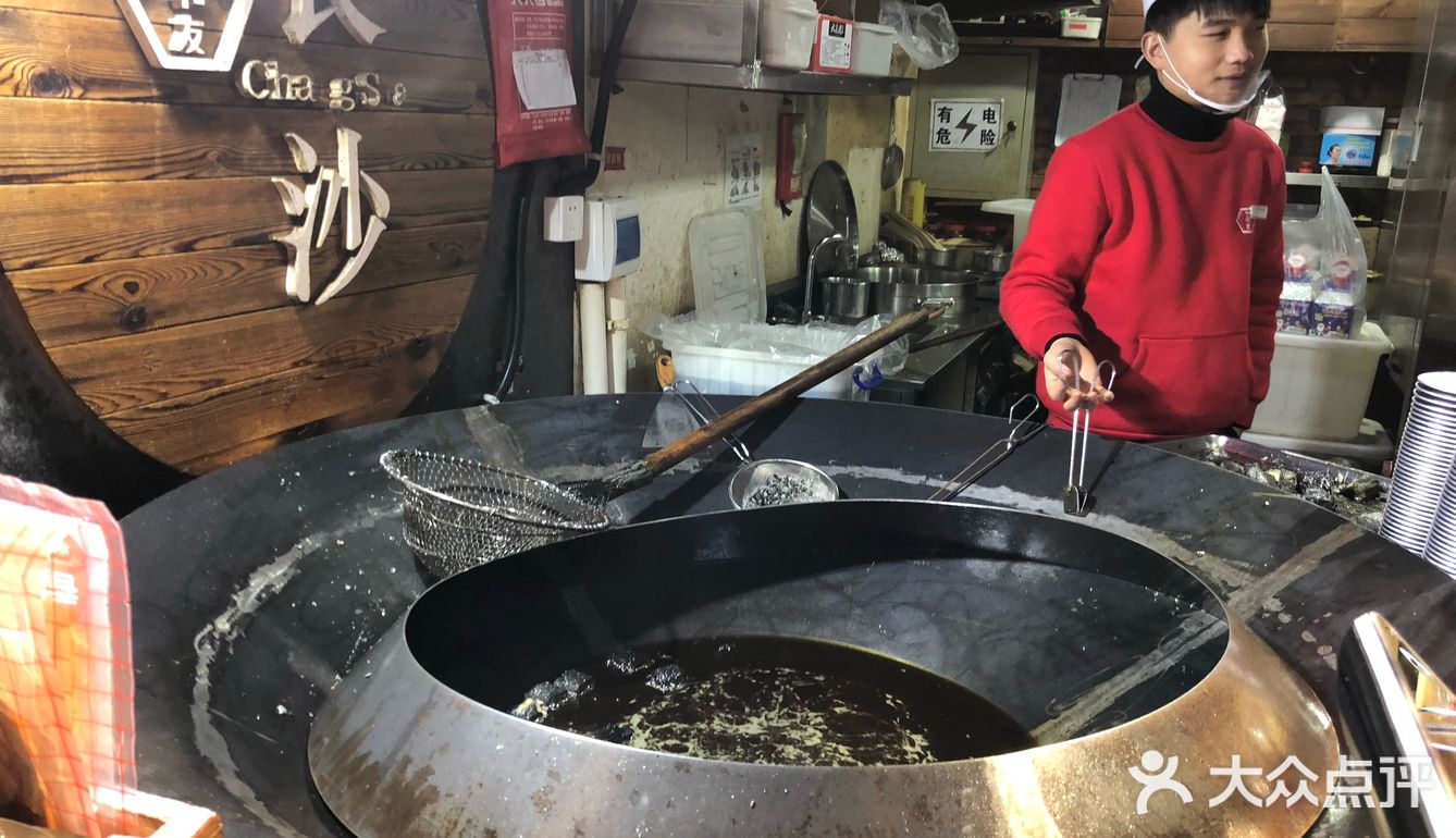 本来在排队买奶茶,结果旁边文和友的小哥问我们是不是长