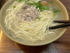 -亮亮面馆(经六路店)