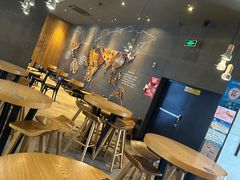 大堂-星巴克臻选(舟山凯虹广场店)