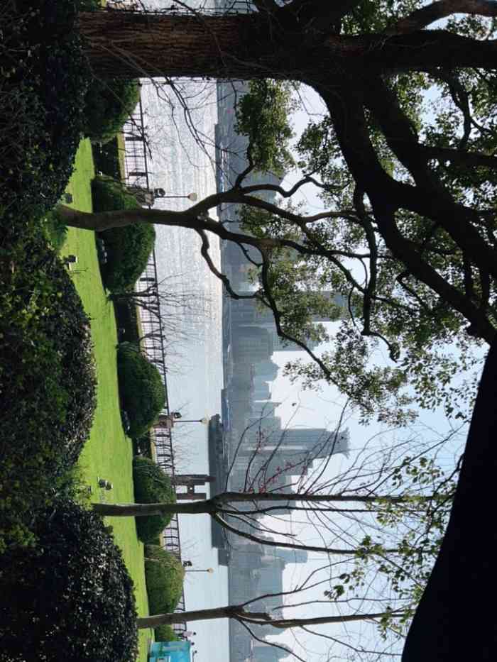 宝莱纳餐厅(滨江店)-"环境还不错,很有气氛热闹.很适合请朋友生.