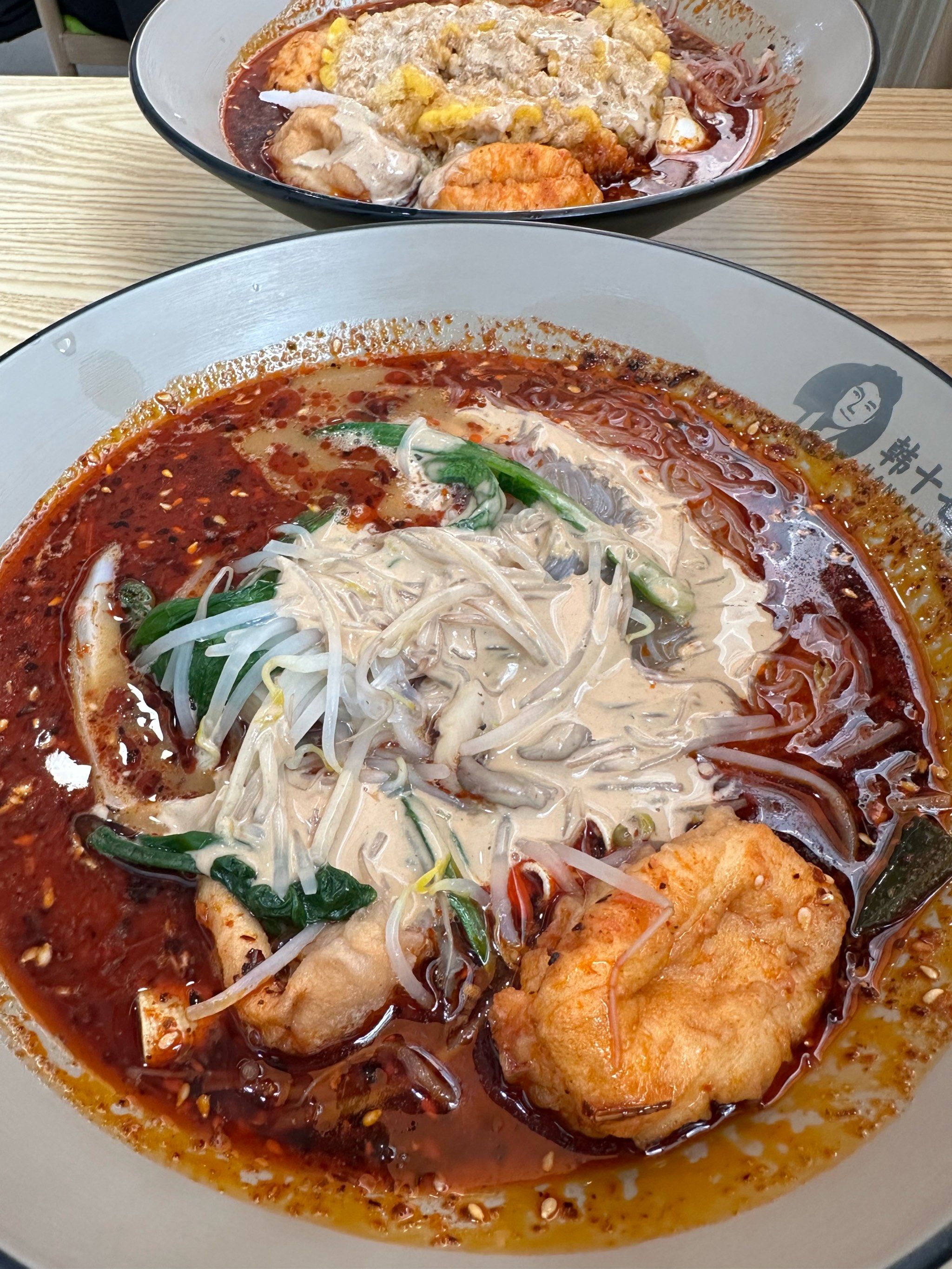 吃货本色,麻辣烫一下,这家麻辣烫在新宫万达一楼味道特别好吃,而且很