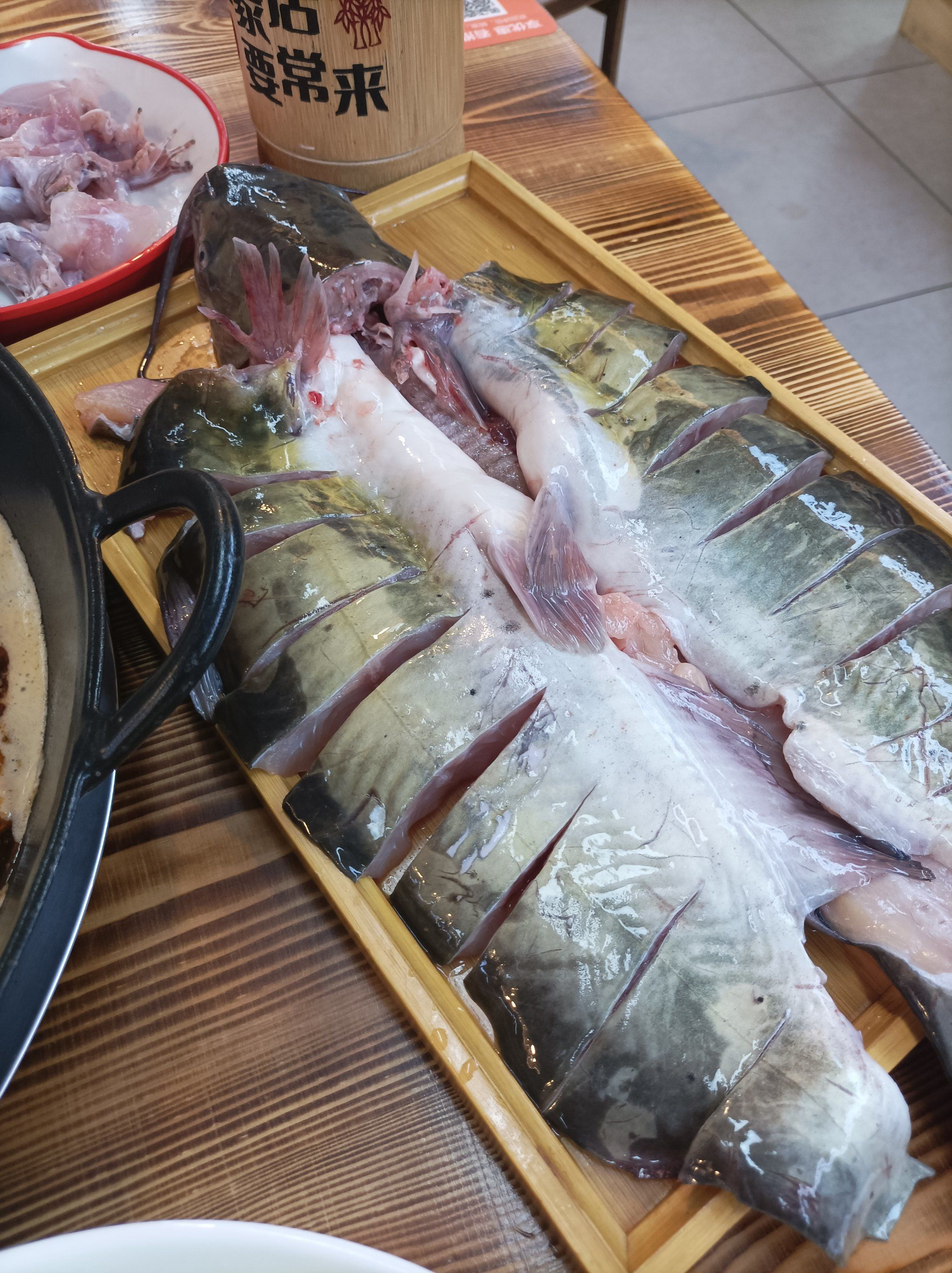 梭边鱼火锅太香了