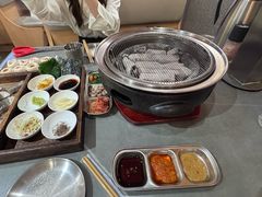 -围炉肉舍•炭烤活鳗•丹东海鲜烤肉(步行街店)