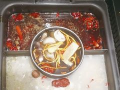 -老牌坊云南鱼豆花火锅(哈西万达店)