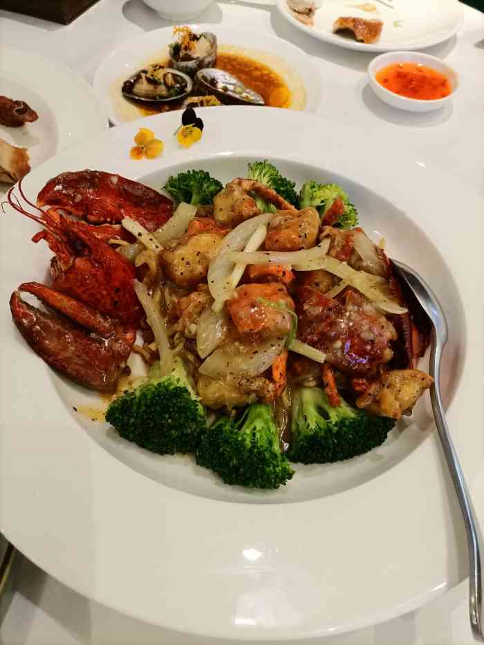 万龙洲海鲜(大兴店)-"这些天打开大众点评总是推荐万龙洲自助餐,.