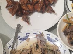 红烧乳鸽-勝記酒家·37年老字号·经典粤菜(荔枝公园店)