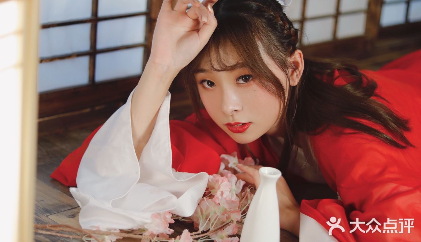 魔都探店│比网红展还好拍？神仙摄影棚了解一下