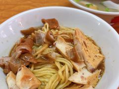 -松树干拌面店