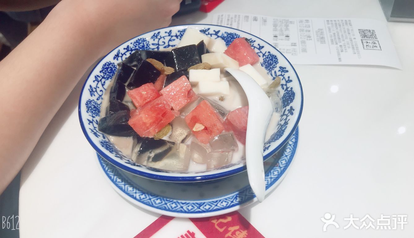 后来才知道是家甜品店，还很棒！味道超赞的，和鲜芋仙比