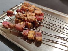 东北特色牛肉串-围炉肉舍•炭烤活鳗•丹东海鲜烤肉(步行街店)