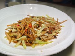 韭黄杏鲍菇肉丝-绿茶餐厅(成都大悦城店)