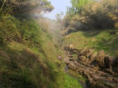 -雪山彩虹谷景区