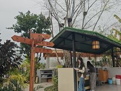 -茅草房·河畔园林火锅