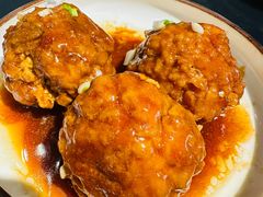 鸭蛋黄狮子头-梅飞酒家(桑园路店)