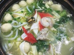 -丽虹云南过桥米线(兴工街店)