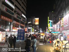 -六合夜市