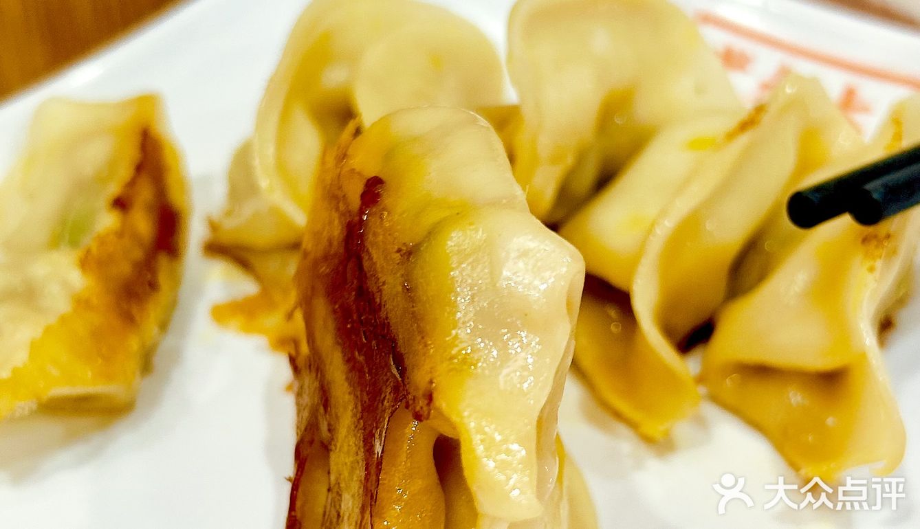 杭州居然也有这家锅贴店🥟不过最推荐的是沙汤！没吃过吧！
