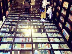 -钟书阁(松江泰晤士小镇店)