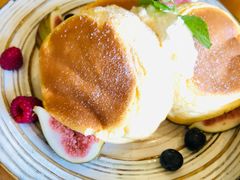 莓果奶油芝士舒芙蕾松饼-UPPER KITCHEN(延安路店)