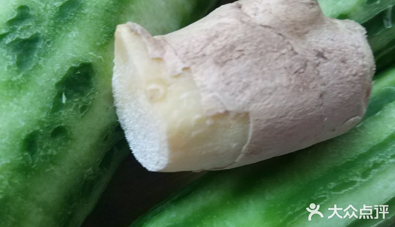 鸡肉搭配丝瓜做的丝瓜肉汤