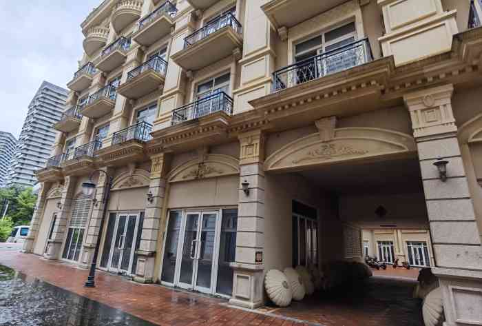 小东海吉庆广场-"去年三亚去打卡的地方,随手拍都很出片.当.