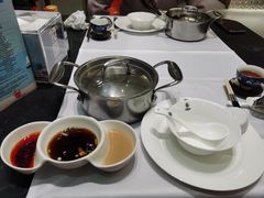 -红鼎豆捞·非遗鲍皇汤火锅(宝丰路店)