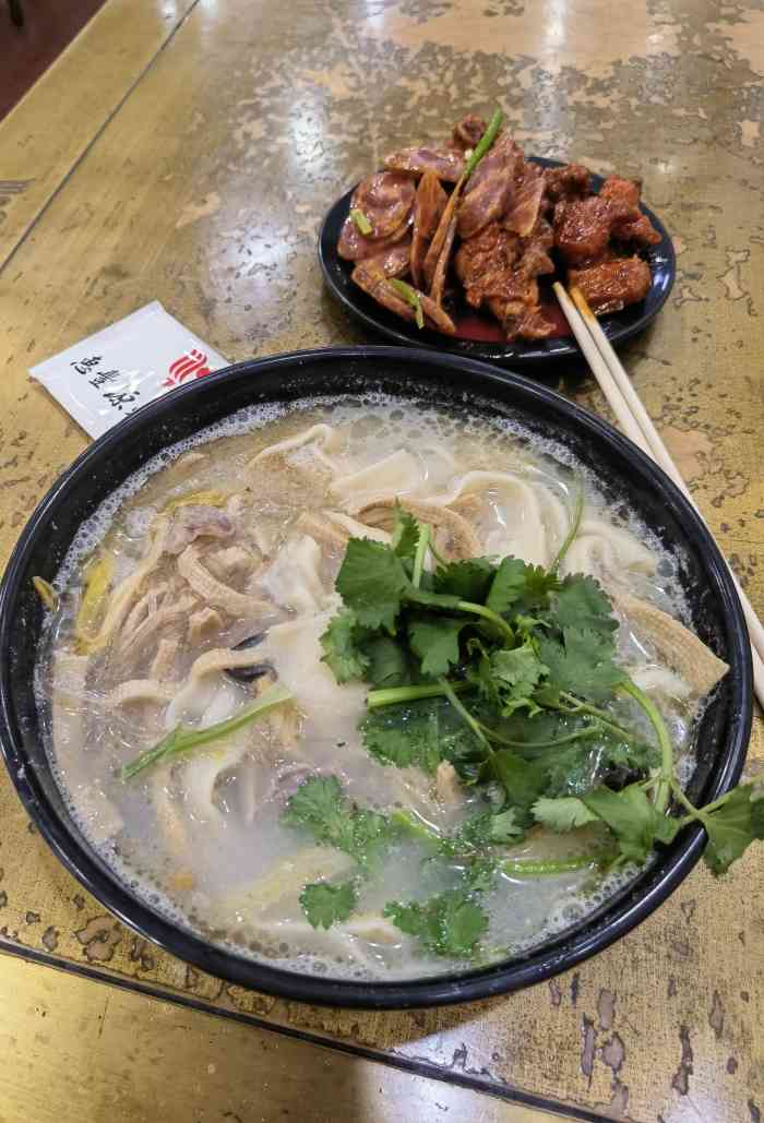 惠丰源烩面馆(经七路店)-"离河南博物馆很近的一家烩面馆子,应该是老.