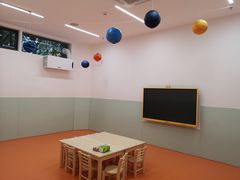 -小门牙好性格托育(北外滩中心)