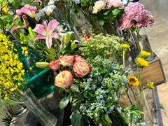 -谷莠子花艺气球派对·绿植造景·花艺沙龙(东海缤纷天地店)