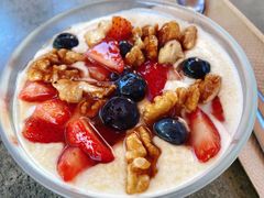 野莓核桃蜂蜜希腊酸奶-The Rug Cafe(王府中环店)