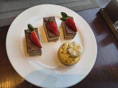 -南郊宾馆·风味自助餐厅·山东十六地市特色菜