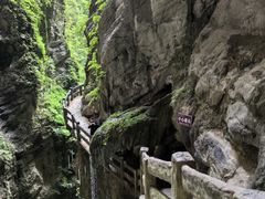 -龙水峡地缝景区