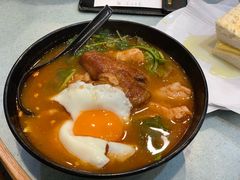 鸡翼肉眼颈煎蛋冬阴功米线-华嫂冰室(尖沙咀店)
